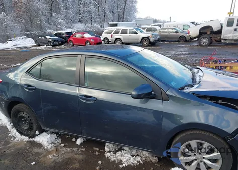 2015 Toyota Corolla Le z USA, uszkodzony, nr VIN 2T1BURHE4FC377723
